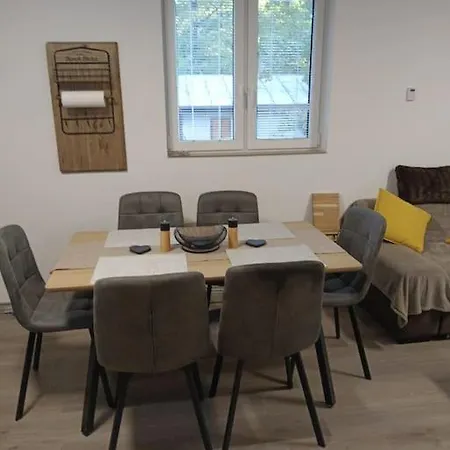 Kocka Na Poschodi Sastin-Straze