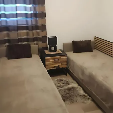 Kocka Na Poschodi * Sastin-Straze