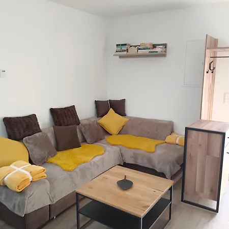 Kocka Na Poschodi * Sastin-Straze