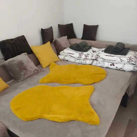 Apartment Kocka Na Poschodi *