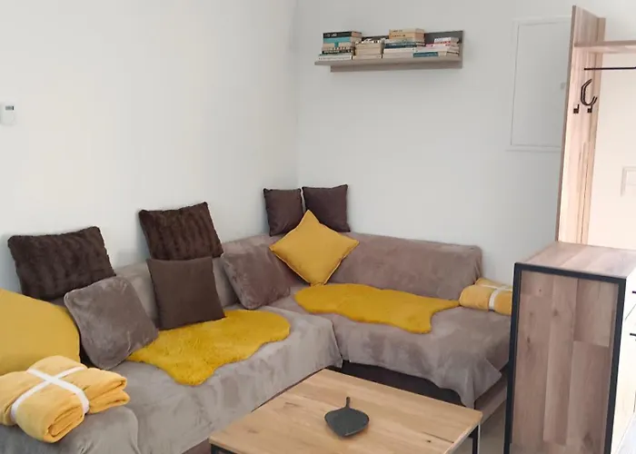 Kocka Na Poschodí * Sastin-Straze